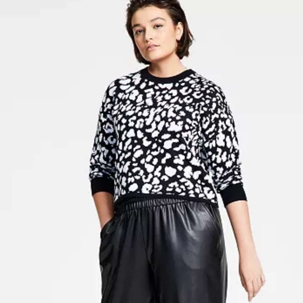 BAR III Women's Cheetah Jacquard Sweater Medium